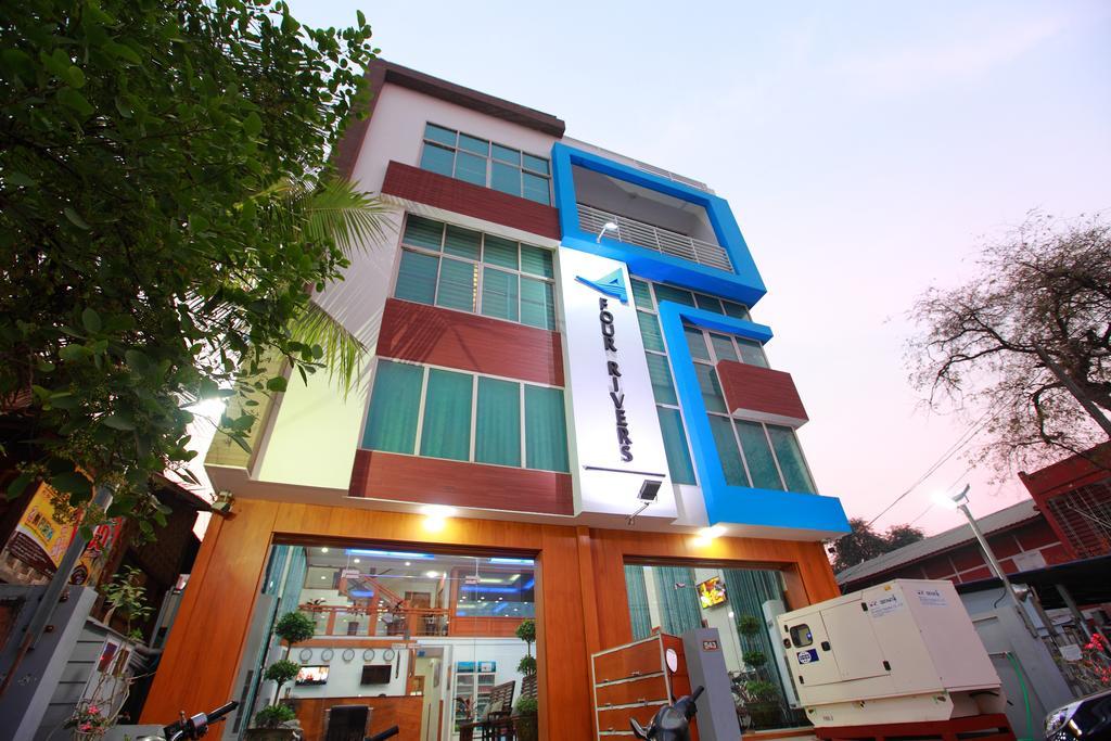 Four Rivers B&B Mandalay Bagian luar foto